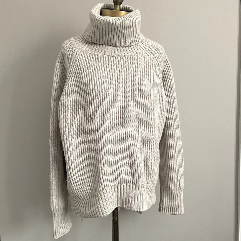 Aritzia Wilfred Wool Turtleneck Lin Sweater​ - Large, 100% Wool - Picture 2 of 13
